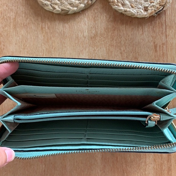 Kate Spade wallet ♠️ - Picture 3 of 4